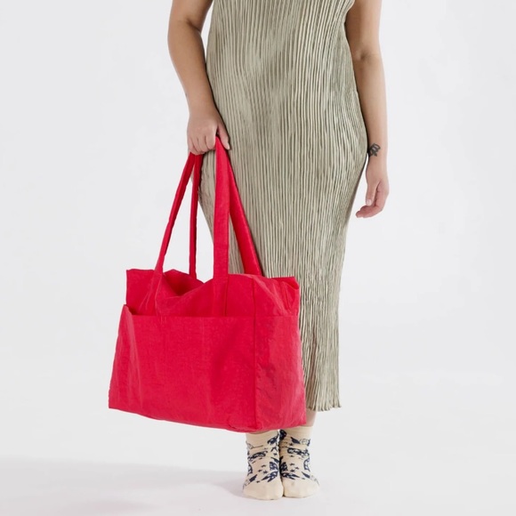 ✨BNWT - Baggu Cloud Carry-On - Candy Apple✨ - Picture 2 of 4